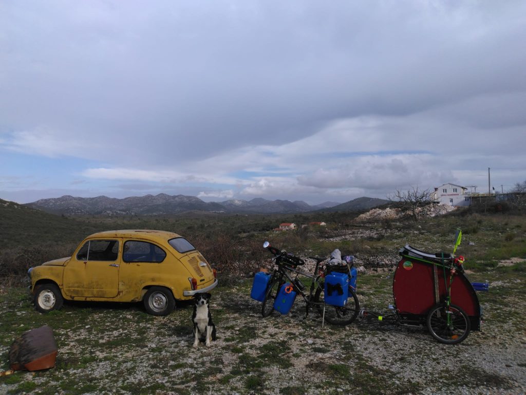 Απίστευτη υπόθεση: Έχασε τη σκυλίτσα του στα ελληνοτουρκικά σύνορα και τη βρήκε έναν χρόνο μετά στη… Σερβία! (Photos)