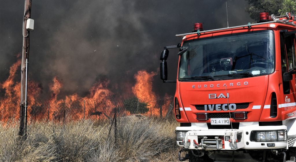 Φωτιά στη Βραυρώνα Αττικής – Συναγερμός στην πυροσβεστική