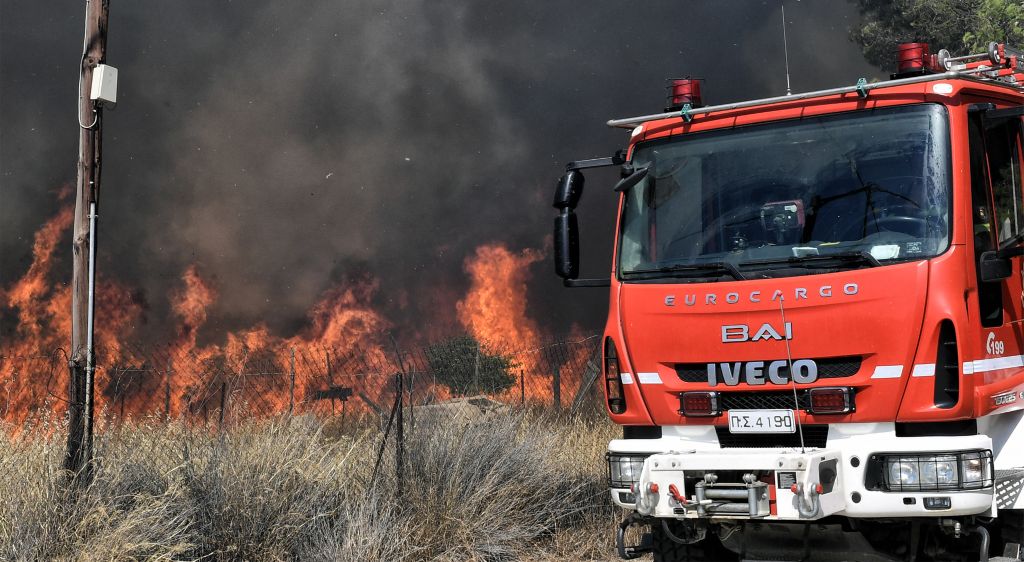 Φωτιά στη Βραυρώνα Αττικής – Συναγερμός στην πυροσβεστική