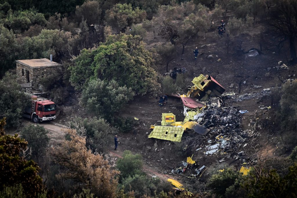 Αποκάλυψη συνταγματάρχη ε.α. στη Βουλή: «Φραγκοδίφραγκα» η θυσία των νεκρών πιλότων του μοιραίου Canadair στην Κάρυστο