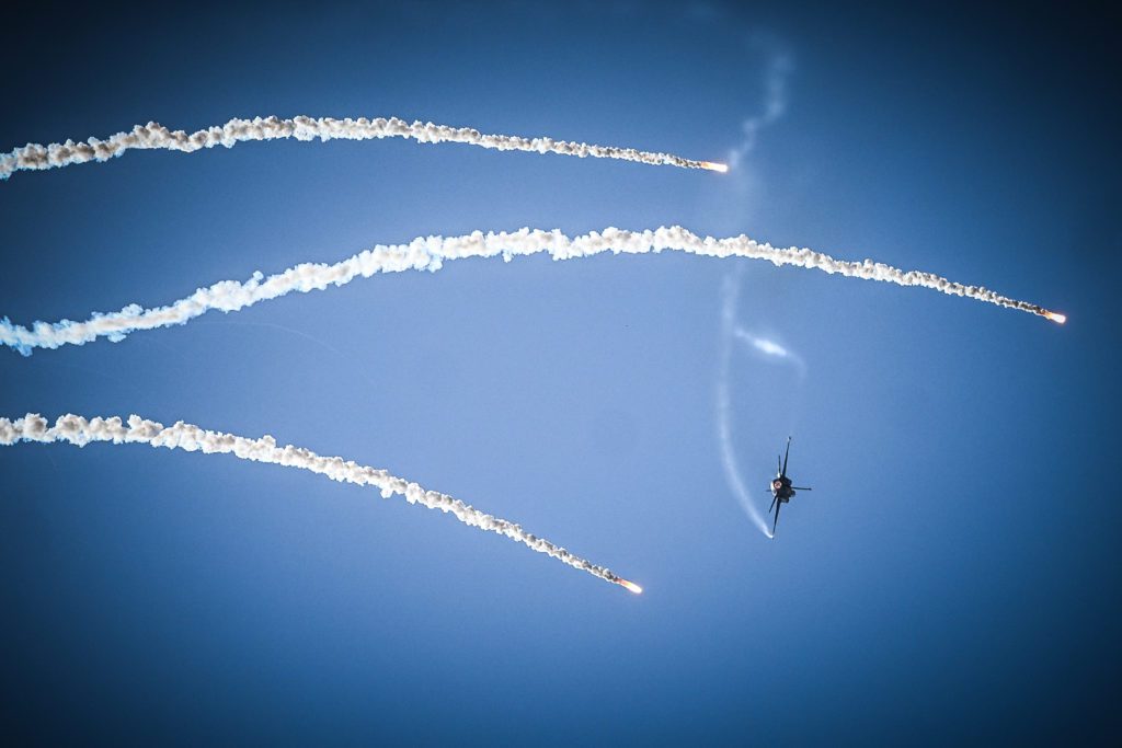 ΣΥΡΙΖΑ: Να απαντήσει άμεσα η κυβέρνηση αν ετοιμάζεται να στείλει F-16 στην Ουκρανία