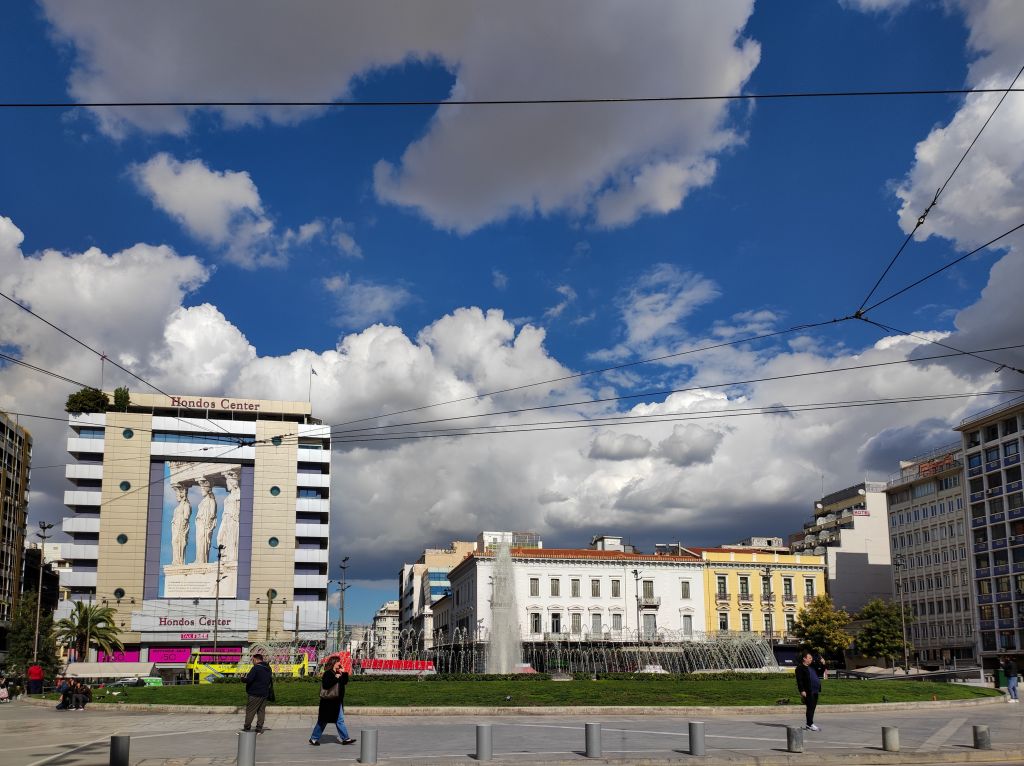 Καιρός: Φεύγει η σκόνη, έρχονται βροχές και πτώση της θερμοκρασίας