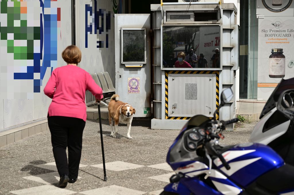 Άγιοι Ανάργυροι: Η κοπέλα φώναξε «κυνηγάει να με σκοτώσει» – Δεν αντέδρασε κανείς, λέει αυτόπτης μάρτυρας