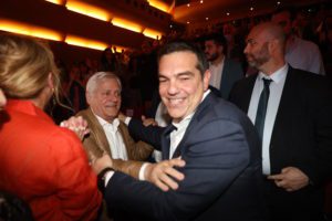 ΣΥΡΙΖΑ: Με χειροκροτήματα η είσοδος Τσίπρα στην παρουσίαση του Ευρωψηφοδελτίου &#8211; Η αναφορά Κασσελάκη στην ομιλία του (Video)