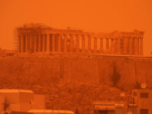 «Ασφυξία» από την αφρικανική σκόνη: Εικόνες αποκάλυψης από Αθήνα, Ναύπλιο, Άργος, Καλαμάτα Χανιά (Photos)