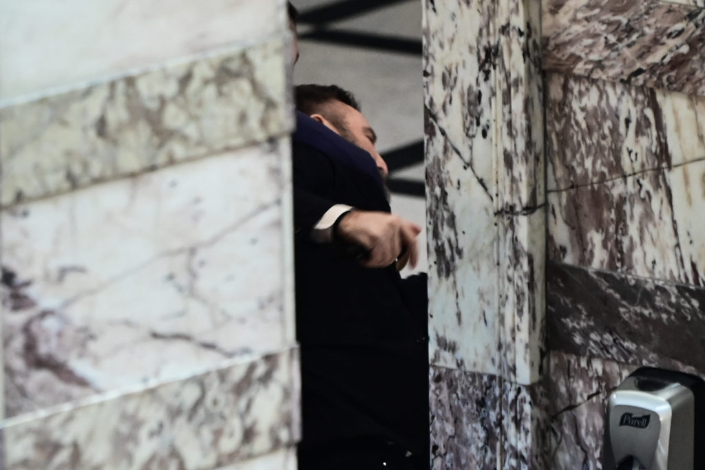 Γραμμένος για Φλώρο: «Προσπάθησε να με πνίξει» -Η περιγραφή του για το επεισόδιο στη Βουλή (Video)