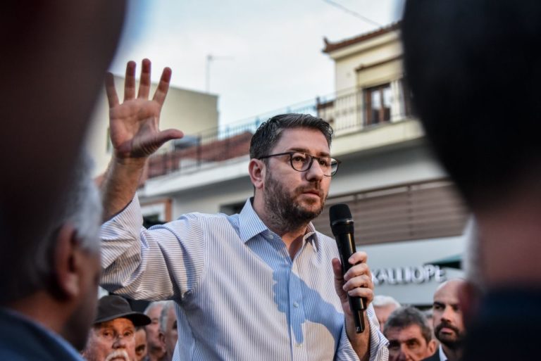 ΠΑΣΟΚ: Ανδρουλάκης σε συμπληγάδες – Η δημοσκοπική διολίσθηση τον υποχρεώνει να ρίξει το βάρος στην περιφέρεια