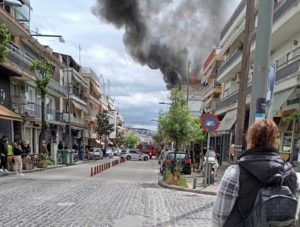 Συναγερμός για φωτιά σε διαμέρισμα στην Θεσσαλονίκη (Photo-Video)