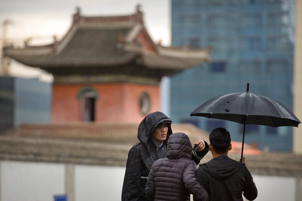 Κίνα: Εικόνες αποκάλυψης με τυφώνα που «ρούφηξε» ανθρώπους από διαμερίσματα (Video)