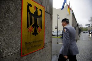 Γερμανία: Ένας 17χρονος παραδόθηκε στις αρχές σε σχέση με την επίθεση σε Σοσιαλδημοκράτη ευρωβουλευτή