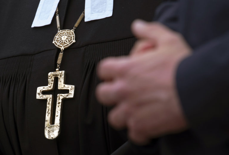 El Pais: «Η κυβέρνηση θα εγκρίνει σχέδιο αποζημίωσης θυμάτων παιδεραστίας από κληρικούς»