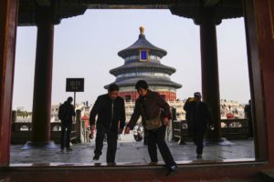 El Pais: «Οι μισές μεγάλες κινεζικές πόλεις βυθίζονται»