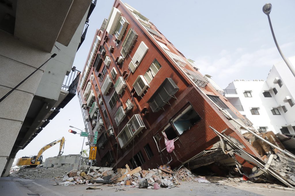 Ταϊβάν: Στους 12 οι νεκροί από τον ισχυρό σεισμό – Νέες διασώσεις εγκλωβισμένων (Video)