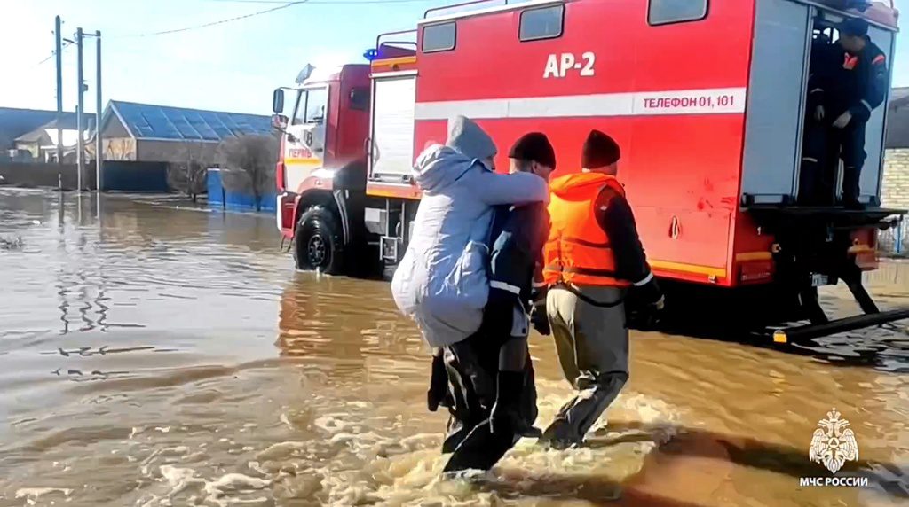 Ρωσία – Oυράλια: Κρίσιμη η κατάσταση στο Ορσκ από τις πλημμύρες (Video)