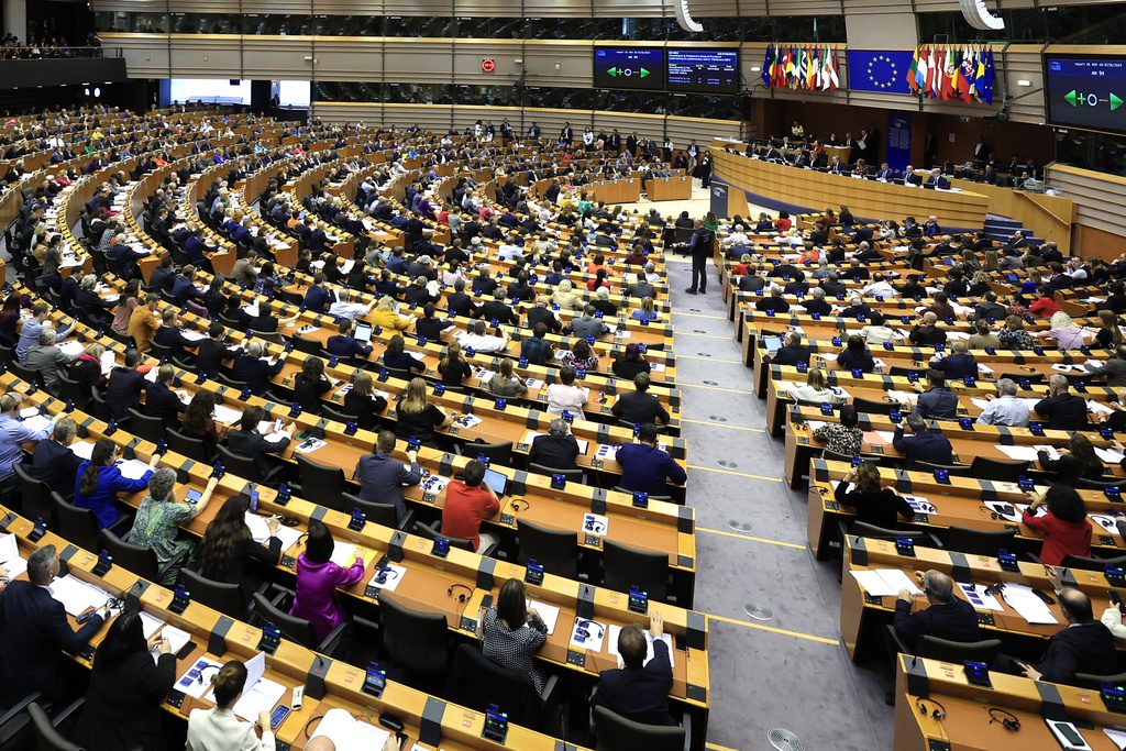 Ευρωκοινοβούλιο: Υπερψηφίστηκε το νέο Σύμφωνο Μετανάστευσης και Ασύλου
