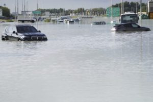 Πλημμύρες στο Ντουμπάι: «Μπορούσαν να προβλεφθούν ή να αποφευχθούν;» &#8211; Τι εκτιμά ο διευθυντής της ΕΜΥ
