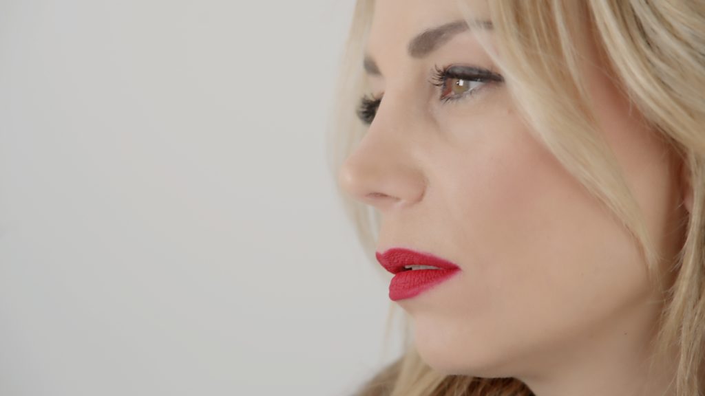 Η Γεωργία Νταγάκη παρουσιάζει το δεύτερο single του νέου της δίσκου με τίτλο «Απέραντη ευτυχία»