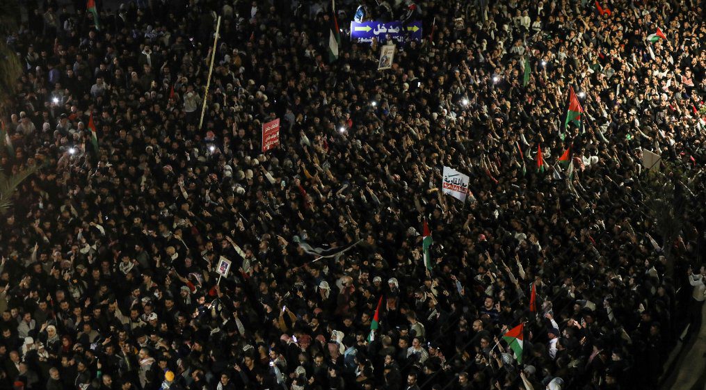 Ιορδανία: Χιλιάδες διαδηλωτές ζητούν την ακύρωση της συνθήκης ειρήνης με το Ισραήλ
