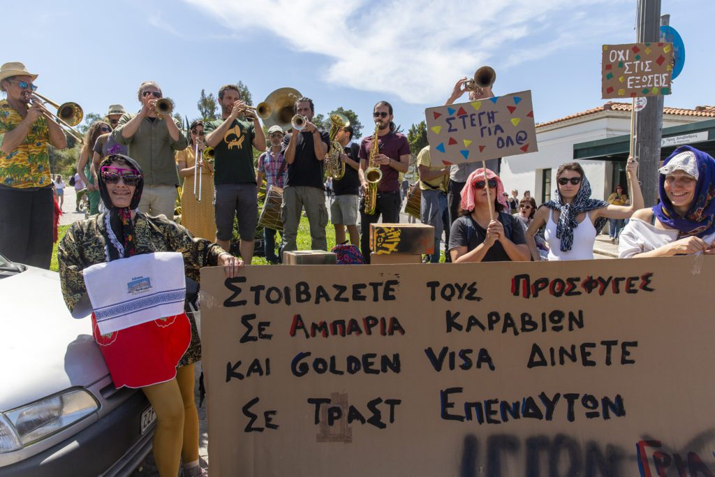 «Δικαίωμα στη στέγη για όλο το λαό»: Δυναμική διαμαρτυρία στο Θησείο απέναντι στη στεγαστική κρίση