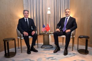 Συνάντηση Φιντάν – Μπλίνκεν μετά την αναβολή της επίσκεψης Ερντογάν στις ΗΠΑ