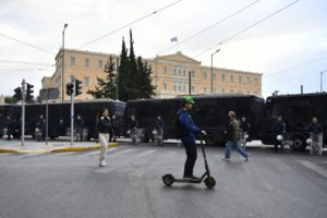 Ευρωβαρόμετρο: Το 60% των Ελλήνων δυσαρεστημένο από την κατάσταση της Δημοκρατίας στην Ελλάδα