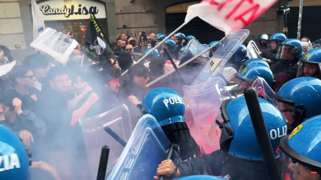 Ιταλία-Νάπολη: Βίαιη απάντηση της αστυνομίας σε διαδήλωση φοιτητών κατά του ΝΑΤΟ και υπέρ της Παλαιστίνης (Video)