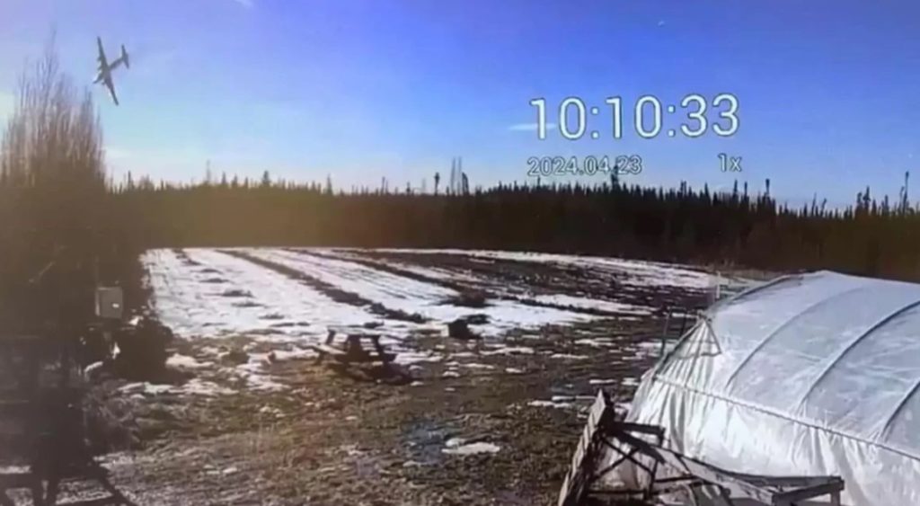 Η στιγμή της συντριβής αεροσκάφους στην Αλάσκα – Συγκλονιστικό βίντεο (Video)
