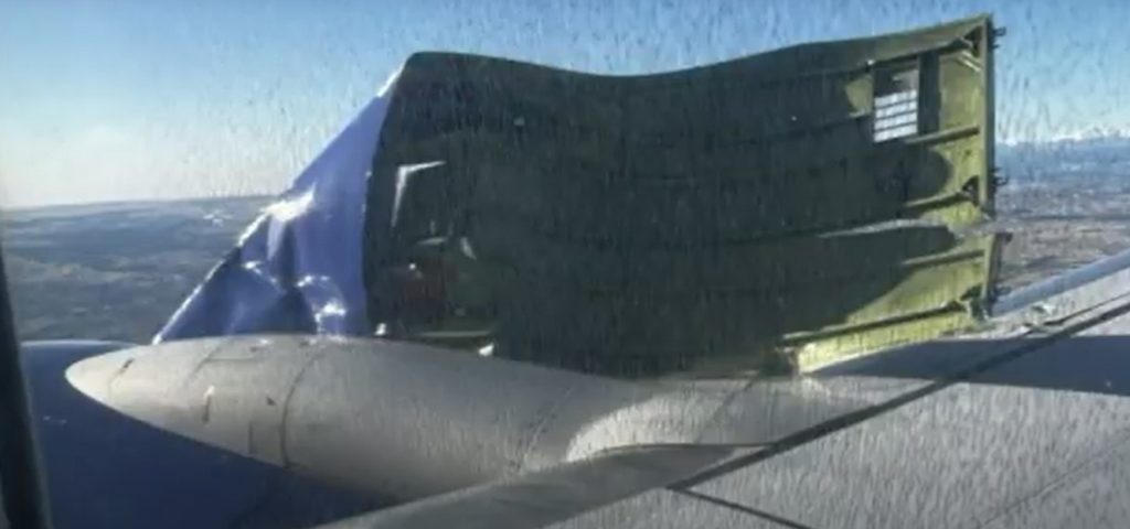 Boeing: Θρίλερ στον αέρα με νέα βλάβη – Κάλυμμα κινητήρα αποκολλήθηκε κατά την απογείωση (Video)