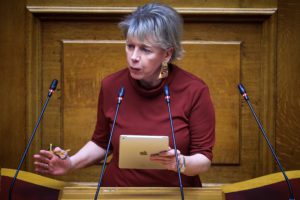Ακρίτα για ΛΕΞ: Ξύδι στους επικριτές του