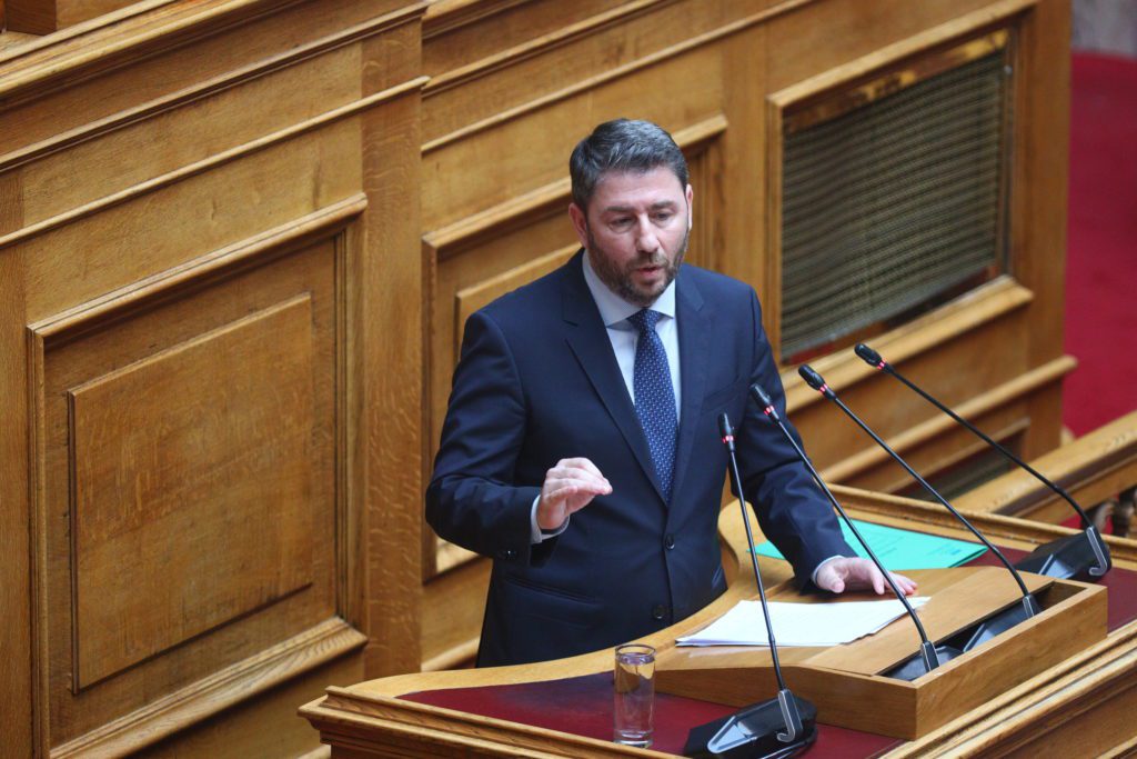 Ανδρουλάκης στη Βουλή για επιτελική μονταζιέρα: «Το διεφθαρμένο σύστημα βρίσκεται στο Μαξίμου»