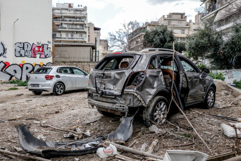 Τέσσερις συλλήψεις για τις εκρήξεις σε Πειραιά και Καλλιθέα με «οσμή» Greek Mafia