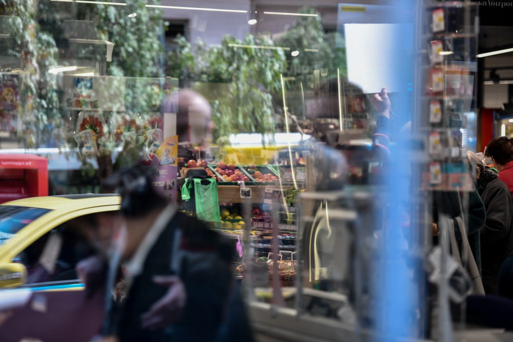 Ματωµένα µεροκάµατα µε φτωχοποίηση