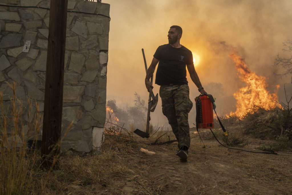 Η κυβέρνηση Μητσοτάκη μεταθέτει την ευθύνη της για πυροπροστασία στους πολίτες