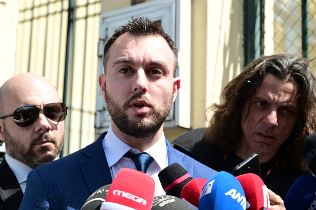 Κωνσταντίνος Φλώρος: Ελεύθερος με όρους για το επεισόδιο στη Βουλή – Δεν θα πλησιάζει τον Γραμμένο στα 50 μέτρα