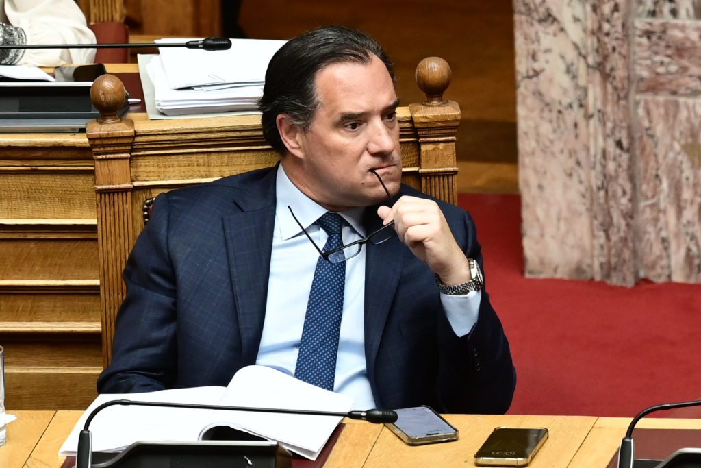 Ορθογραφία κάτω από τη βάση από τον Άδωνη Γεωργιάδη