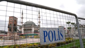 Κωνσταντινούπολη: Απαγορεύτηκαν οι συγκεντρώσεις για την Πρωτομαγιά στην πλατεία Ταξίμ &#8211; Στήθηκαν οδοφράγματα