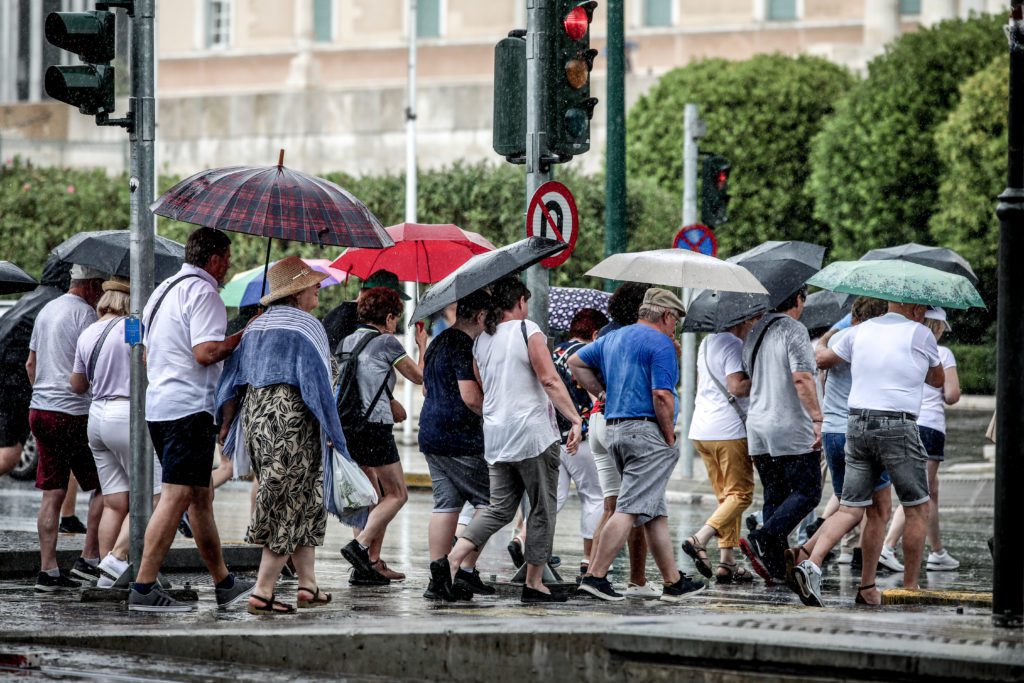 Καιρός: Λασποβροχές, αφρικανική σκόνη και ζέστη – Αναλυτική πρόγνωση