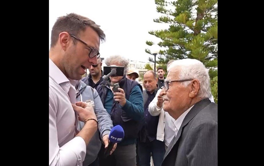 Η συγκινητική συνομιλία Κασσελάκη με 90χρονο αγωνιστή: «Πρόεδρε κράτα το τιμόνι γερά, σε θέλω δυνατό» (Video)