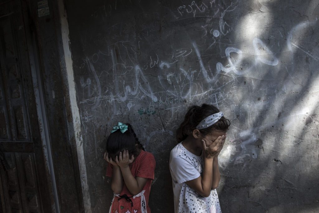 Guardian: «Οι Παλαιστίνιοι βρίσκουν κατεστραμμένα σπίτια στη Χαν Γιουνίς»