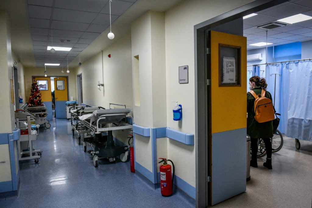 Κατά μέτωπο επίθεση ΣΥΡΙΖΑ σε ΝΔ για την Υγεία: «Καταρρέουν τα μαιευτικά τμήματα – Μειώνεται το μόνιμο προσωπικό»