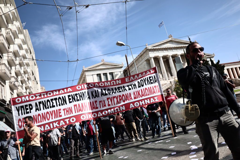 «Δεν θα σκοτωθούμε για τα χρονοδιαγράμματά τους» – Σποτάκι α λα «Luben» από τους οικοδόμους για την απεργία (Video)