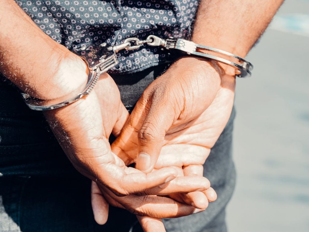 Νίκαια: Συνελήφθη επ αυτοφώρω 37χρονος διαρρήκτης – Στην προσπάθειά του να διαφύγει έπεσε και τραυματίστηκε