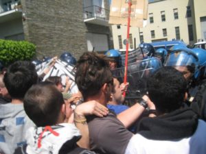 Χαμός στην Ιταλία: Επεισόδια στο Τορίνο με φοιτητές που διαδήλωναν υπέρ της Παλαιστίνης (Videos)