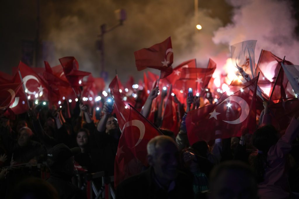 Κωνσταντινούπολη: Πανηγυρισμοί μετά τη νίκη Ιμάμογλου – «Αυτή δεν είναι παρά μόνο η αρχή» (Photos)