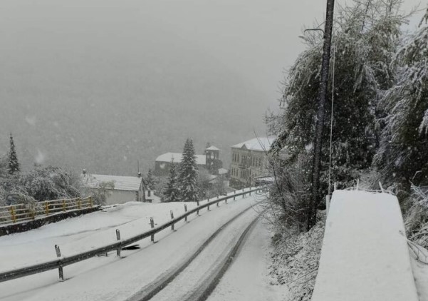 Φλώρινα: Χιόνι στο Πισοδέρι εν μέσω Άνοιξης