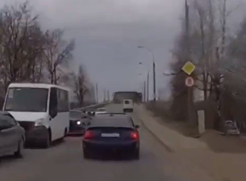 Ρωσία: Σοκαριστικό βίντεο από τη στιγμή της κατάρρευσης γέφυρας –  Ένας νεκρός και έξι τραυματίες
