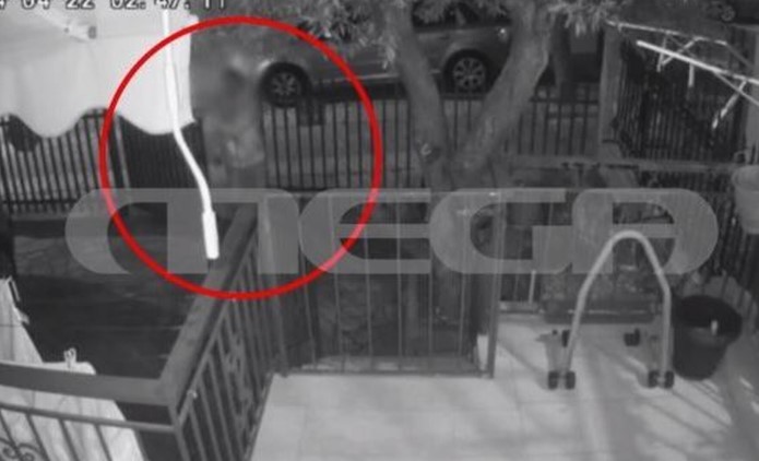 Αργυρούπολη: Κάμερα έπιασε στα «πράσα» κλέφτη… μπουγάδας – Τι λέει ο ιδιοκτήτης του σπιτιού (Video)