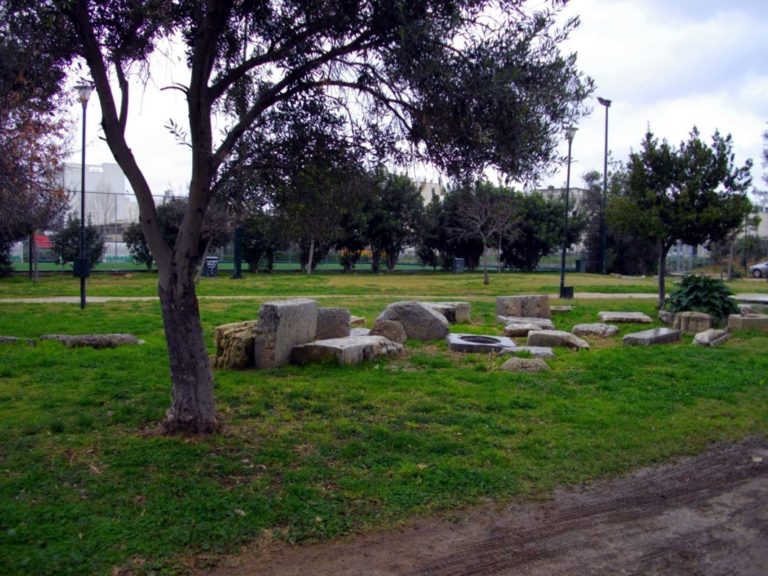 Δημήτρης Πλάντζος: Ο τάφος του Πλάτωνα και ο αστικός εξευγενισμός