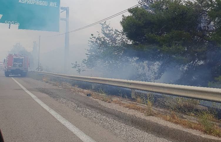 Φωτιά τώρα στην περιφερειακή Αιγάλεω – Δεύτερη σερί ημέρα (Photos)