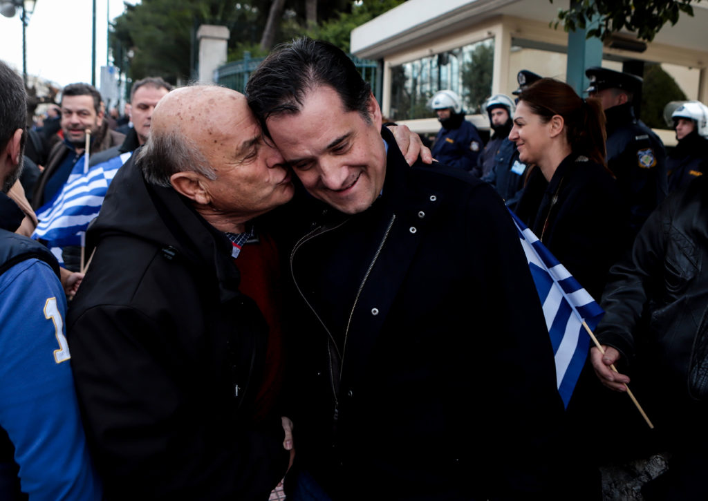 Συμφωνία των Πρεσπών: Ο Άδωνης που έλεγε «παπ, θα την αλλάξουμε», τώρα την υπερασπίζεται! (Video)